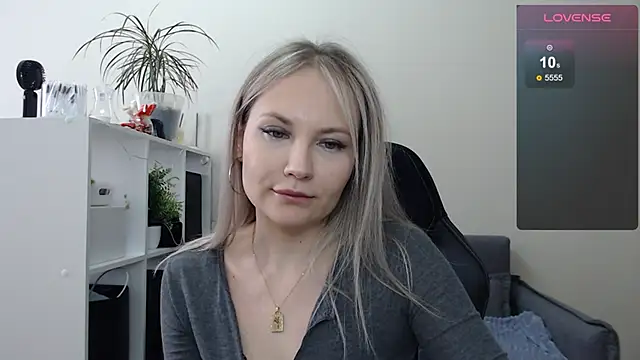 Snapshot of Sunny_bunny6 chatting on March 3, 6:15 am Sunny bunny6 online show from March 3, 6:15 am