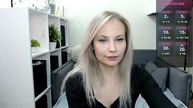 Snapshot of Sunny_bunny6 chatting on September 19, 6:04 am Sunny bunny6 online show from September 19, 6:04 am