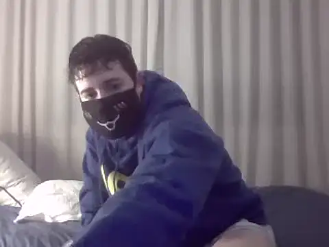 Snapshot of Your_femboy24 chatting on December 2, 9:39 pm Your femboy24 online show from December 2, 9:39 pm