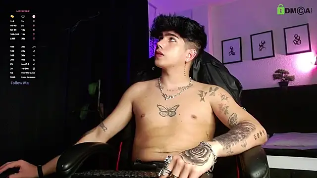 LyleBennett  online show from April 10, 11:42 pm