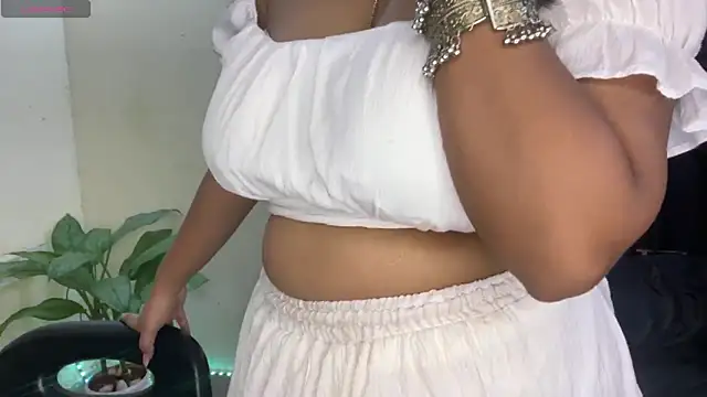 Snapshot of Doodhwaali chatting on November 7, 10:48 am Doodhwaali online show from November 7, 10:48 am