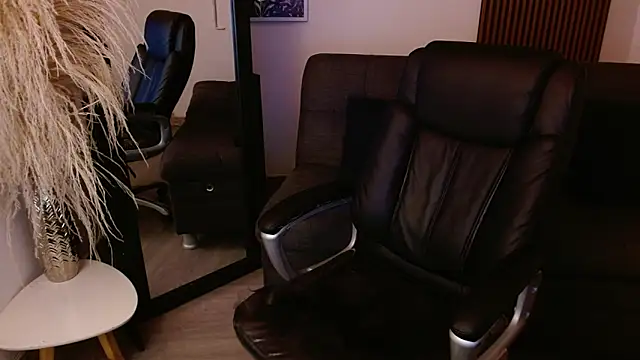 crimson tati  online show from February 7, 6:35 am