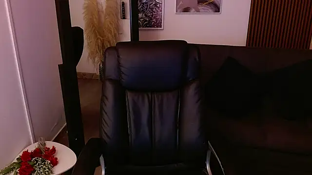 crimson tati  online show from March 2, 4:07 am