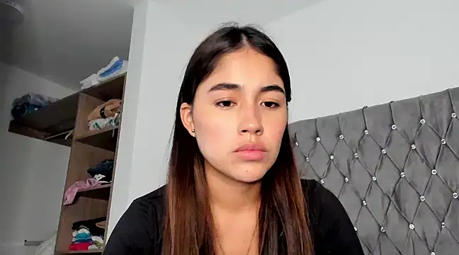 Snapshot of AriaMontgomery chatting on December 14, 2:56 am AriaMontgomery online show from December 14, 2:56 am