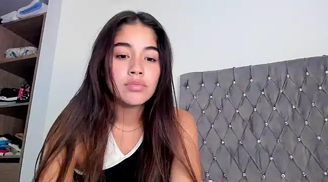 Snapshot of AriaMontgomery chatting on December 17, 5:40 am AriaMontgomery online show from December 17, 5:40 am