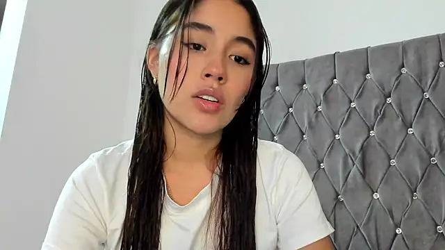 Snapshot of AriaMontgomery chatting on January 27, 5:47 am AriaMontgomery online show from January 27, 5:47 am