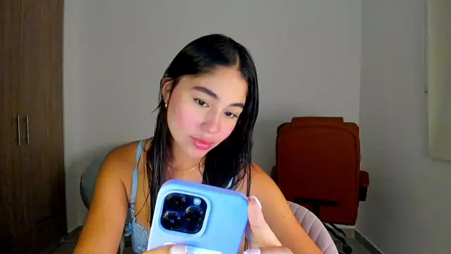 Snapshot of AriaMontgomery chatting on March 3, 11:35 pm AriaMontgomery online show from March 3, 11:35 pm