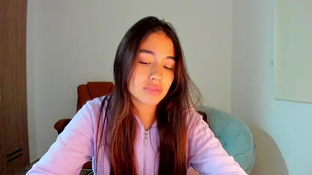 Snapshot of AriaMontgomery chatting on March 11, 12:11 am AriaMontgomery online show from March 11, 12:11 am