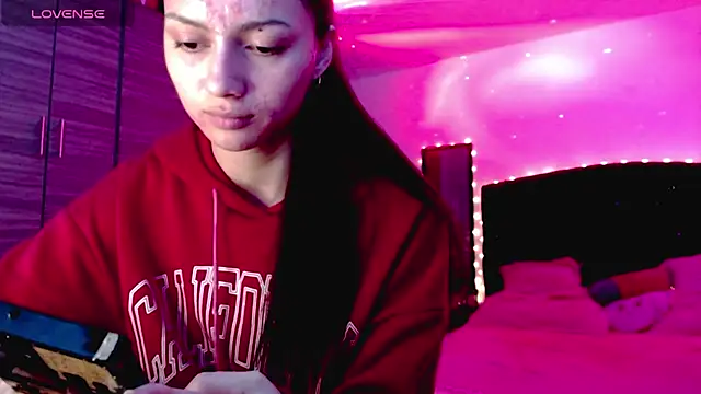 holy juli online show from November 3, 4:14 am