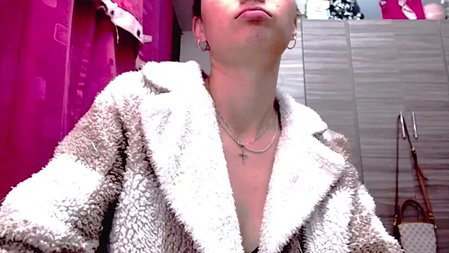 holy juli online show from February 11, 4:28 am