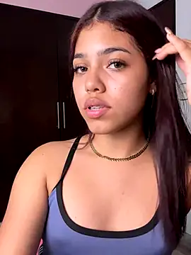 KellyOlsenbe online show from October 30, 9:15 pm