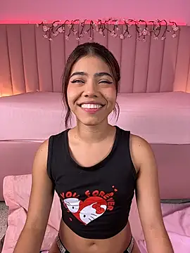 Snapshot of KellyOlsenbe chatting on July 9, 9:08 pm KellyOlsenbe online show from July 9, 9:08 pm