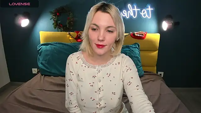 Snapshot of Fluffy_Monica chatting on January 8, 1:00 am Fluffy Monica online show from January 8, 1:00 am