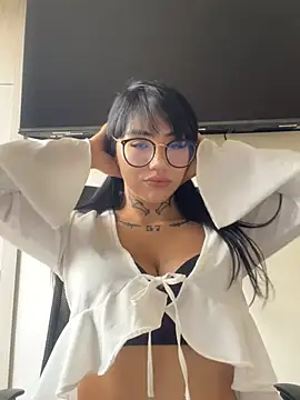 Nickiiiii online show from March 8, 7:20 pm