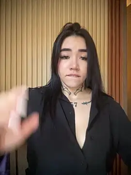 Nickiiiii online show from October 4, 9:35 pm