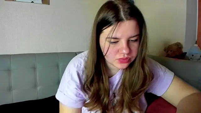 Snapshot of Adeellia chatting on December 4, 12:08 am Adeellia online show from December 4, 12:08 am