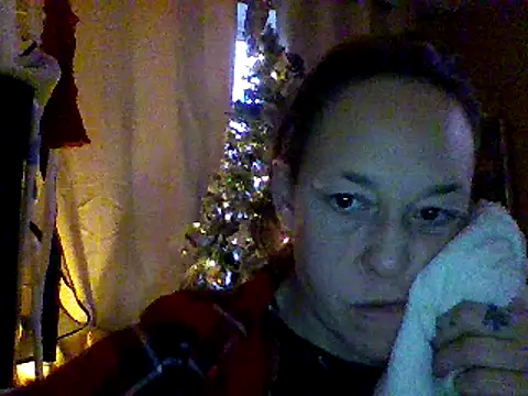 Snapshot of Fiesty_findom40 chatting on December 14, 4:09 pm Fiesty findom40 online show from December 14, 4:09 pm