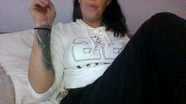 Snapshot of Fiesty_findom40 chatting on December 17, 12:11 pm Fiesty findom40 online show from December 17, 12:11 pm