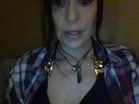 Snapshot of Fiesty_findom40 chatting on January 23, 11:47 pm Fiesty findom40 online show from January 23, 11:47 pm