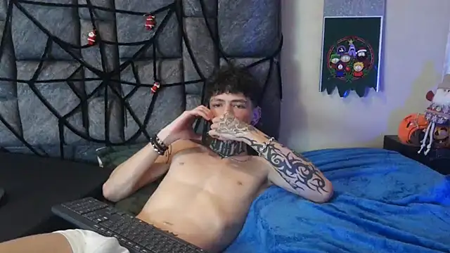 Snapshot of Dan_brownn chatting on December 11, 10:06 pm Dan brownn online show from December 11, 10:06 pm