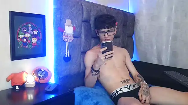 Snapshot of Dan_brownn chatting on December 26, 3:06 am Dan brownn online show from December 26, 3:06 am