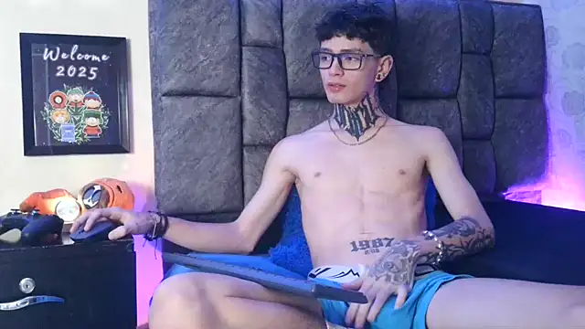 Snapshot of Dan_brownn chatting on January 22, 7:13 pm Dan brownn online show from January 22, 7:13 pm