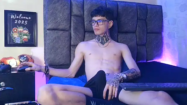 Snapshot of Dan_brownn chatting on January 24, 7:39 pm Dan brownn online show from January 24, 7:39 pm