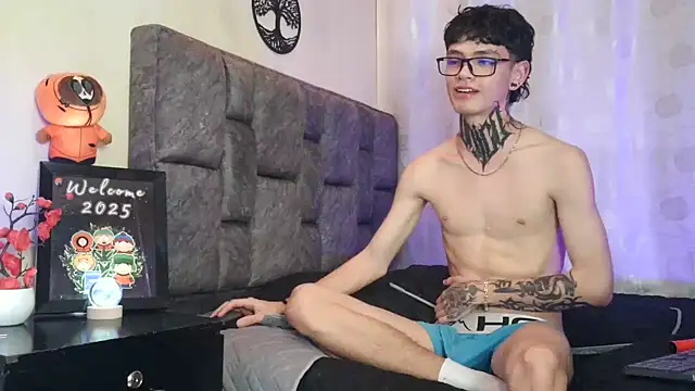 Snapshot of Dan_brownn chatting on February 6, 8:23 pm Dan brownn online show from February 6, 8:23 pm