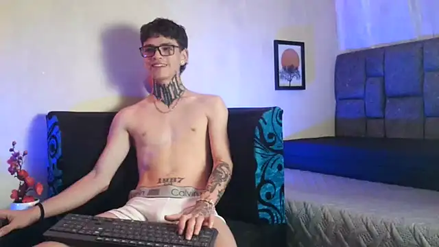 Snapshot of Dan_brownn chatting on March 15, 9:05 pm Dan brownn online show from March 15, 9:05 pm