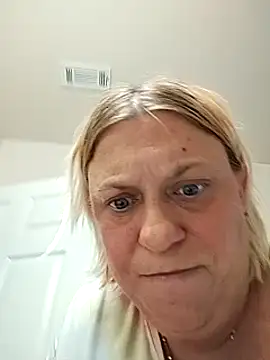 Snapshot of Playmate86 chatting on December 5, 7:16 am Playmate86 online show from December 5, 7:16 am