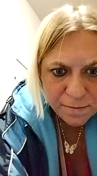 Snapshot of Playmate86 chatting on December 8, 8:09 am Playmate86 online show from December 8, 8:09 am