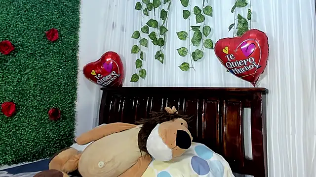 Snapshot of lina_paola9 chatting on February 15, 2:26 am lina paola9 online show from February 15, 2:26 am