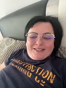 Amandamuller1982 online show from December 18, 9:04 am