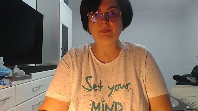 Amandamuller1982 online show from April 9, 9:20 pm