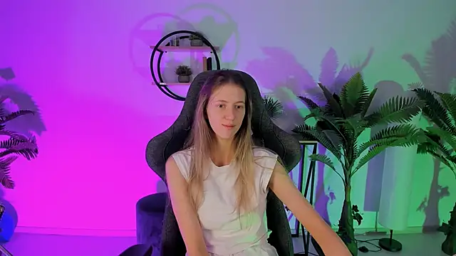 Sharon Evansi online show from December 8, 8:41 am