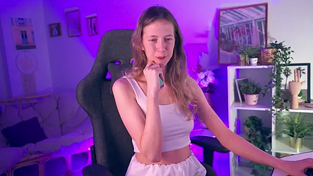 Sharon Evansi online show from December 18, 3:33 pm