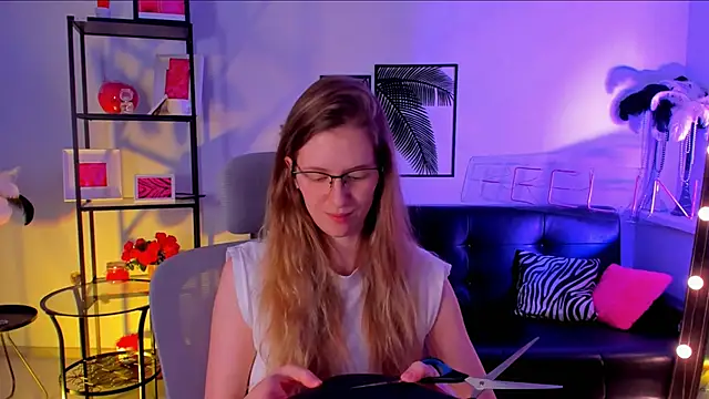 Sharon Evansi online show from March 14, 5:57 pm