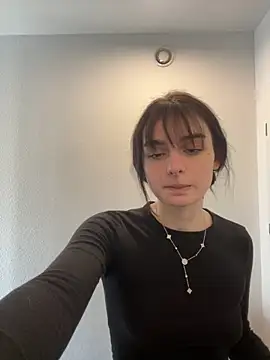 Snapshot of AdelinaAlia chatting on April 24, 10:18 am AdelinaAlia online show from April 24, 10:18 am
