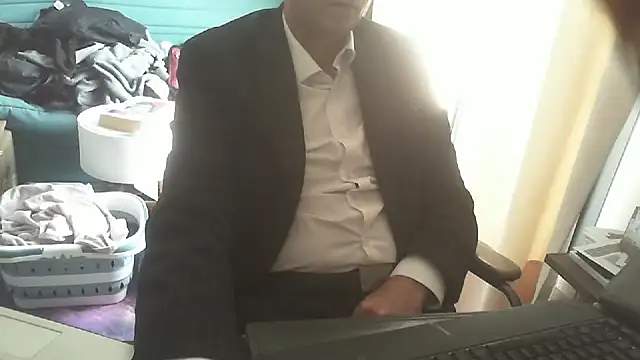 Snapshot of shyfrenchcock1 chatting on May 18, 12:22 pm shyfrenchcock1 online show from May 18, 12:22 pm