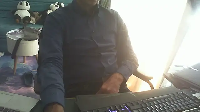 Snapshot of shyfrenchcock1 chatting on June 29, 8:31 am shyfrenchcock1 online show from June 29, 8:31 am