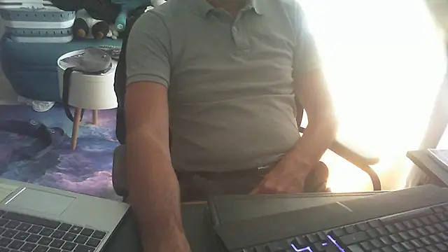 Snapshot of shyfrenchcock1 chatting on July 7, 9:13 am shyfrenchcock1 online show from July 7, 9:13 am