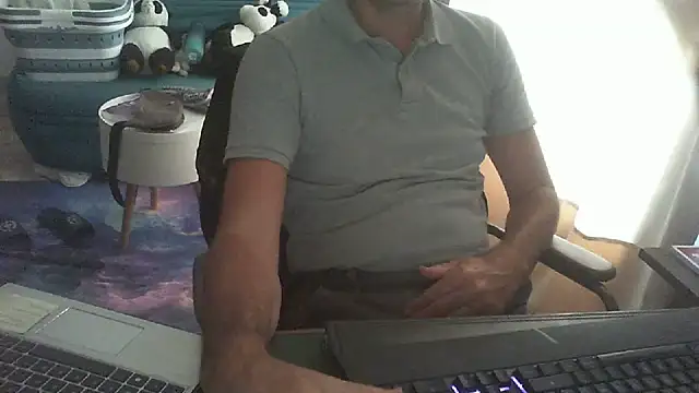 Snapshot of shyfrenchcock1 chatting on July 8, 1:15 pm shyfrenchcock1 online show from July 8, 1:15 pm