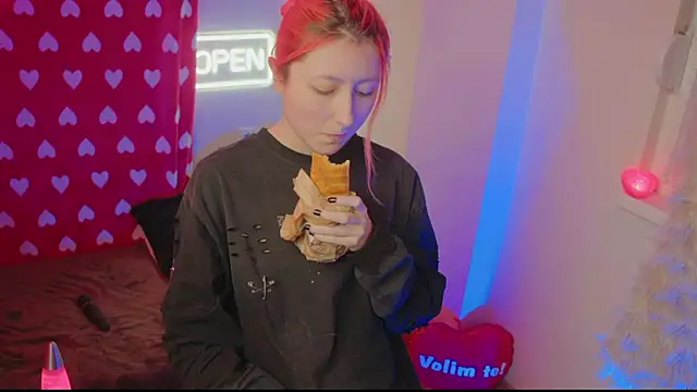 Snapshot of Bloom-fairy chatting on February 12, 12:44 pm Bloom-fairy online show from February 12, 12:44 pm