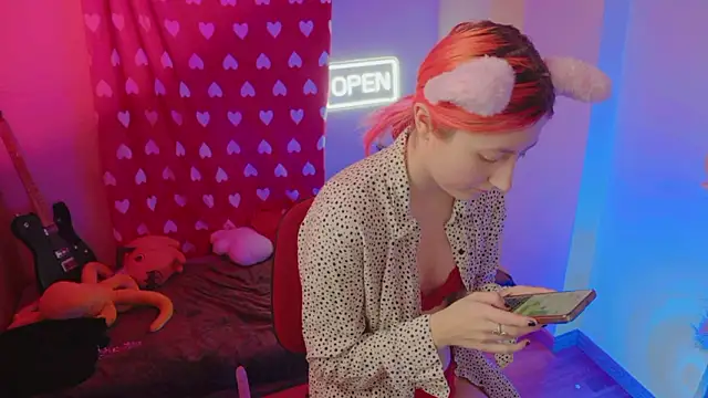 Snapshot of Bloom-fairy chatting on February 18, 1:40 pm Bloom-fairy online show from February 18, 1:40 pm