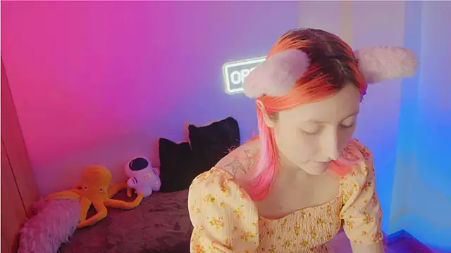 Snapshot of Bloom-fairy chatting on February 26, 2:16 pm Bloom-fairy online show from February 26, 2:16 pm