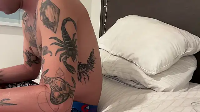 Snapshot of Youngjoshy chatting on December 18, 12:40 pm Youngjoshy online show from December 18, 12:40 pm