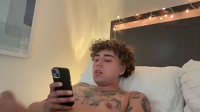 Snapshot of Youngjoshy chatting on December 22, 5:10 pm Youngjoshy online show from December 22, 5:10 pm