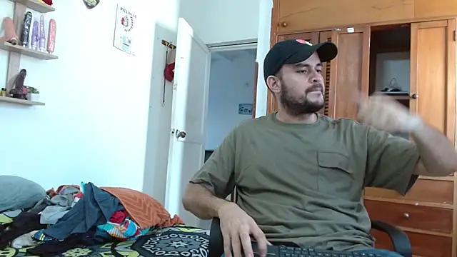 Snapshot of fetish_padrino chatting on February 18, 3:43 pm fetish padrino online show from February 18, 3:43 pm