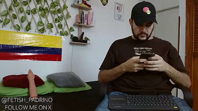 Snapshot of fetish_padrino chatting on February 22, 7:47 pm fetish padrino online show from February 22, 7:47 pm