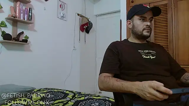 Snapshot of fetish_padrino chatting on March 6, 9:09 pm fetish padrino online show from March 6, 9:09 pm